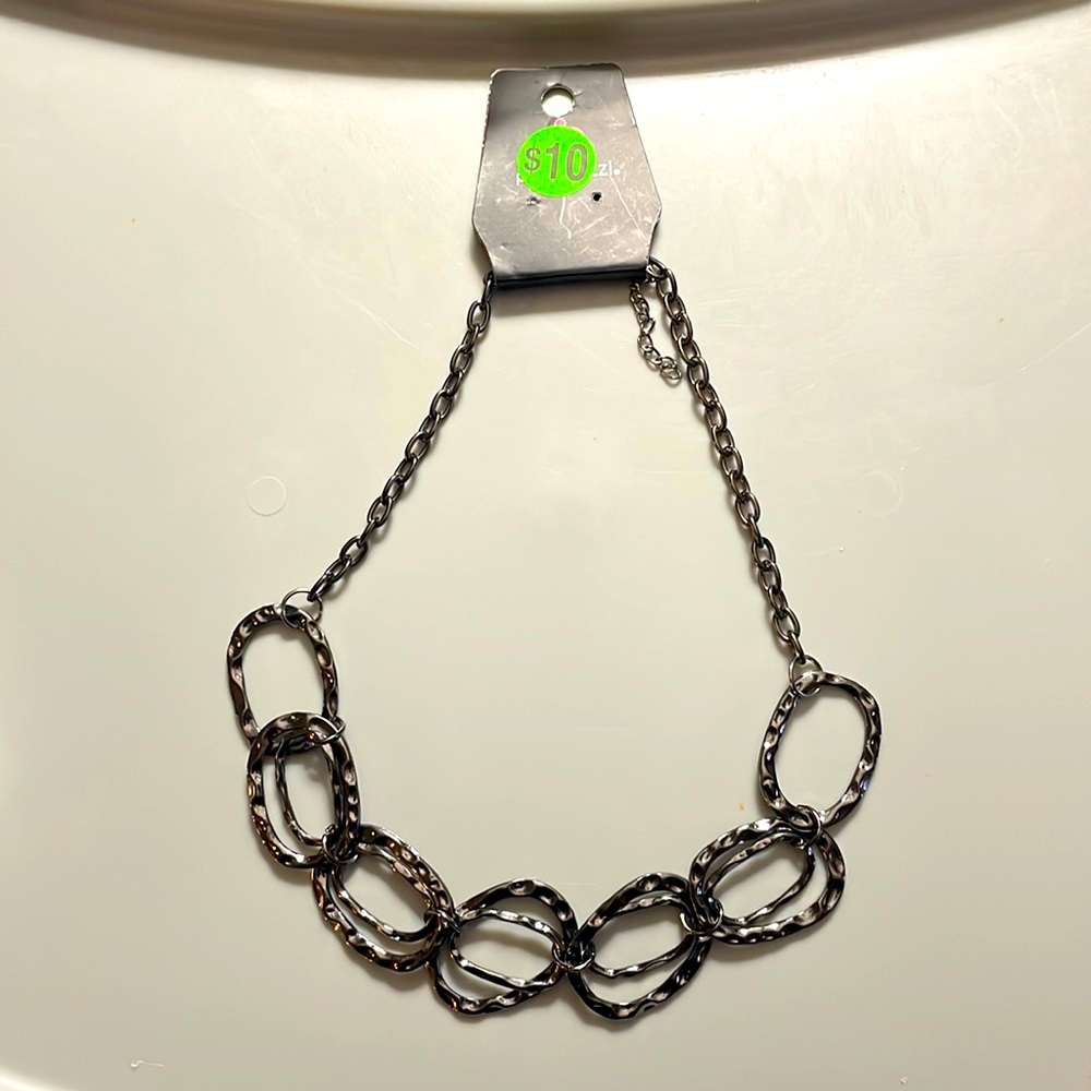 Paparazzi Woman’s Black Metallic Necklace